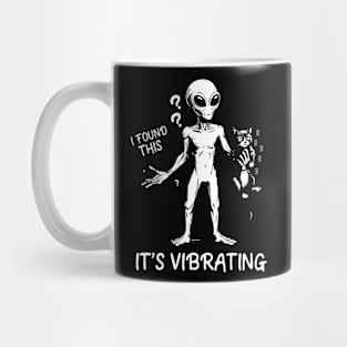 I found this, it’s vibrating! Alien holding a cat Mug